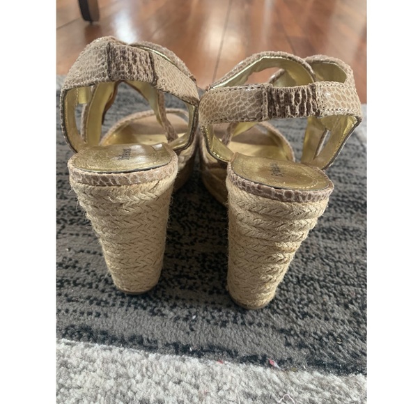 Cute Wedges 👠 - Picture 6 of 7